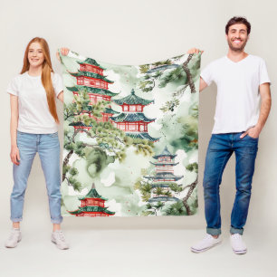 Asiatische Pagode in Verdant Landscape (4) Fleecedecke
