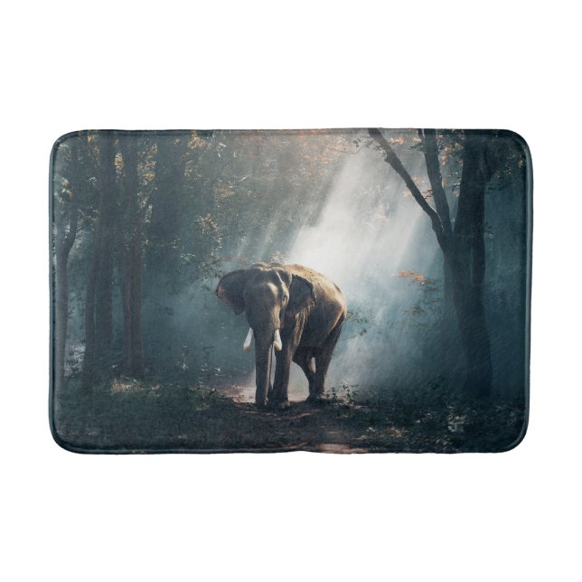 Asiatischer Elefant in einem sonnenbeleuchteten Wa Badematte (Vorderseite)