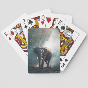 Asiatischer Elefant in einem sonnenbeleuchteten Wa Spielkarten