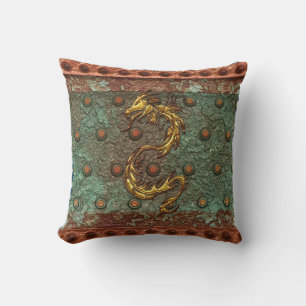 Asiatischer Golddrache auf korrodiertem Metallkiss Kissen