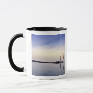 Asien, Birma, (Myanmar) Fischerboot reflektierte Tasse