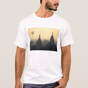 Asien, Burma, (Myanmar), Pagan (Bagan) Heißluft T-Shirt