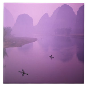 Asien, China, Guanxi, Yangshou. Fischer auf einem Fliese