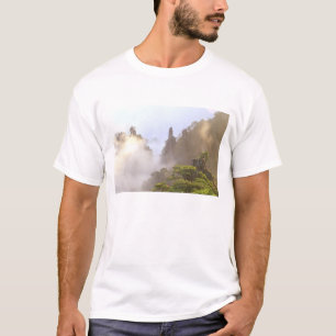 Asien, China, Huanshan. Der Gelbe Berg in T-Shirt