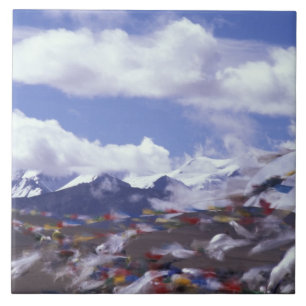 Asien, China, Tibet, Tangla-Pass. Gebetsfahnen, Fliese