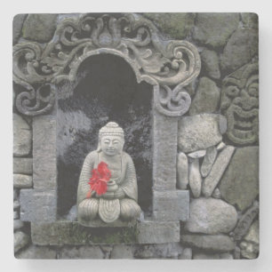 Asien, Indonesien, Bali. Ein Buddha-Schrein Steinuntersetzer