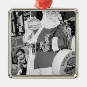 Asien, Japan, Hakodate. Weihnachtsmann in Japan Ornament Aus Metall