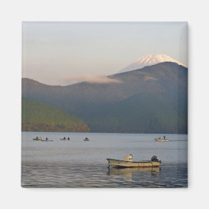 Asien, Japan, Hakone. Blick auf den Berg am frühen Magnet