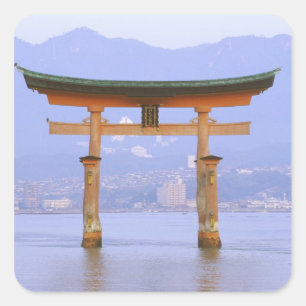 Asien, Japan, Hiroshima. Mivaiima. Torii Gate Quadratischer Aufkleber