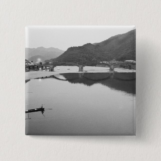 Asien, Japan, Iwakuni. Fischerei und historische Button (Vorderseite)