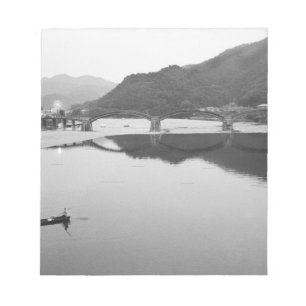 Asien, Japan, Iwakuni. Fischerei und historische Notizblock