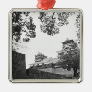 Asien, Japan, Kumamoto. Kumamoto, Burg Kumamoto Silbernes Ornament