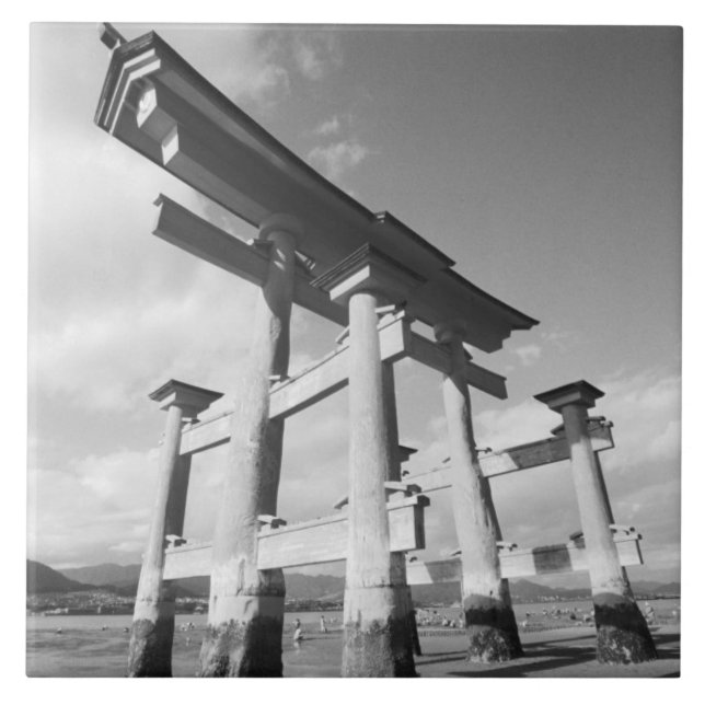 Asien, Japan, Miyajima. Das Torri-Tor. Fliese (Vorderseite)