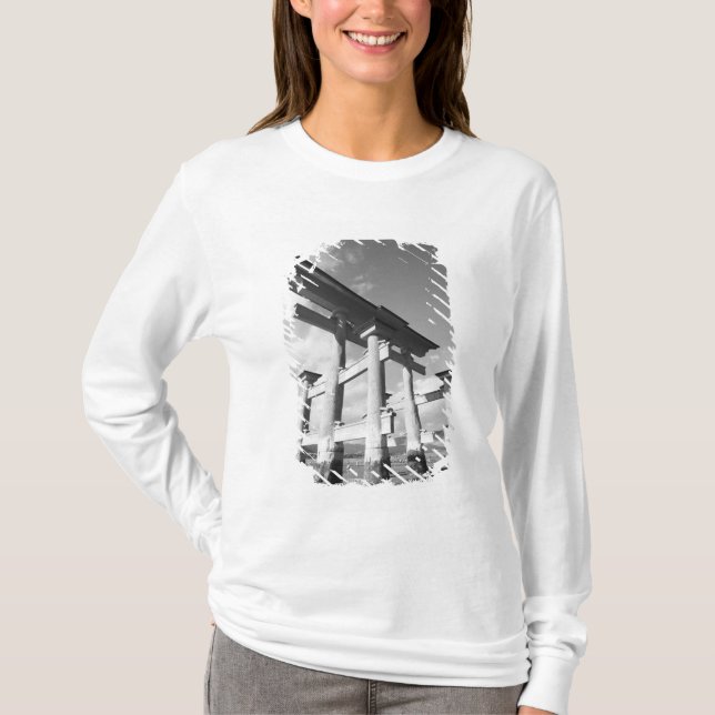 Asien, Japan, Miyajima. Das Torri-Tor. T-Shirt (Vorderseite)