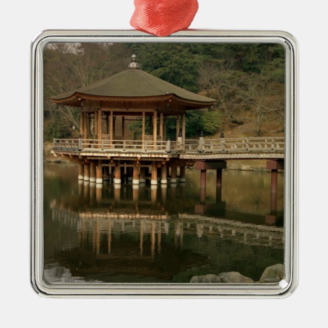 Asien, Japan, Nara, Tempel in Nara Silbernes Ornament (Vorne)