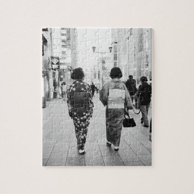 Asien, Japan, Tokio. Geishas auf der Ginza. (Vertikal)