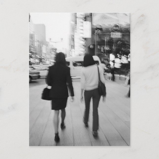 Asien, Japan, Tokio. Junge Frauen auf der Ginza. Postkarte (Vorderseite)