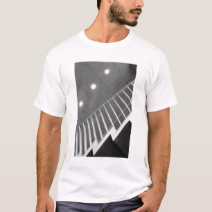 Asien, Japan, Tokio. Treppe am Tokyo T-Shirt