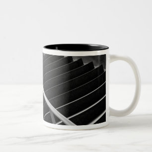 Asien, Japan, Tokio. Treppen, Tokio International  Zweifarbige Tasse