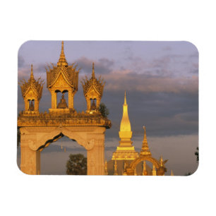 Asien, Laos, Vientiane. That Luang Tempel. Magnet