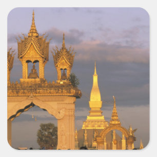 Asien, Laos, Vientiane. That Luang Tempel. Quadratischer Aufkleber