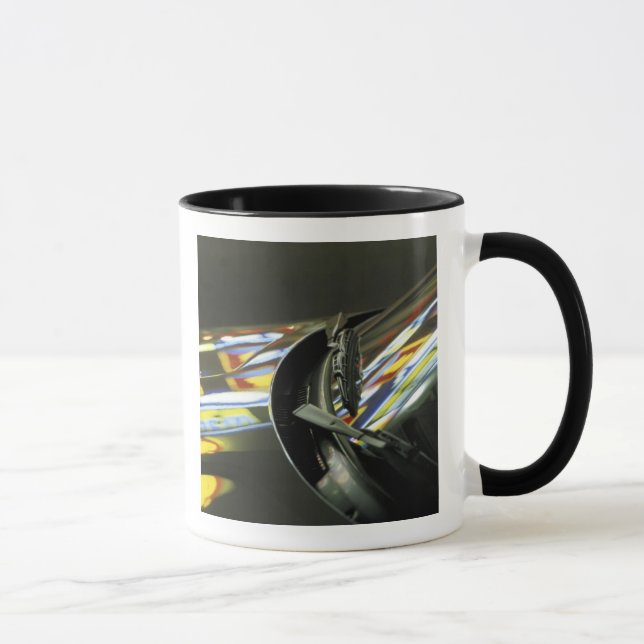 Asien, Malaysia, Melaka. Neonreflektionen im Auto Tasse (Rechts)