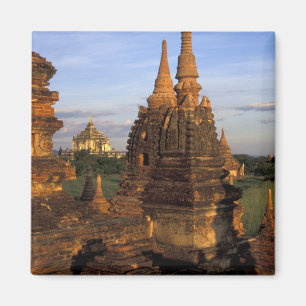 Asien, Myanmar, Bagan. Alte Tempel und Magnet