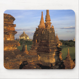 Asien, Myanmar, Bagan. Alte Tempel und Mousepad