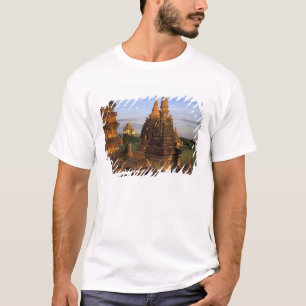 Asien, Myanmar, Bagan. Alte Tempel und T-Shirt