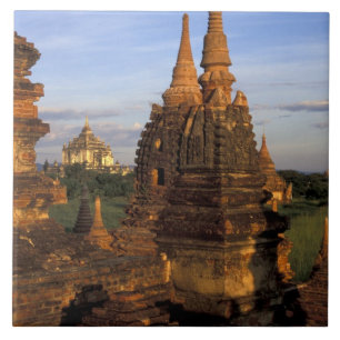 Asien, Myanmar, Bagan. Antike Tempel und Fliese