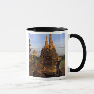 Asien, Myanmar, Bagan. Antike Tempel und Tasse