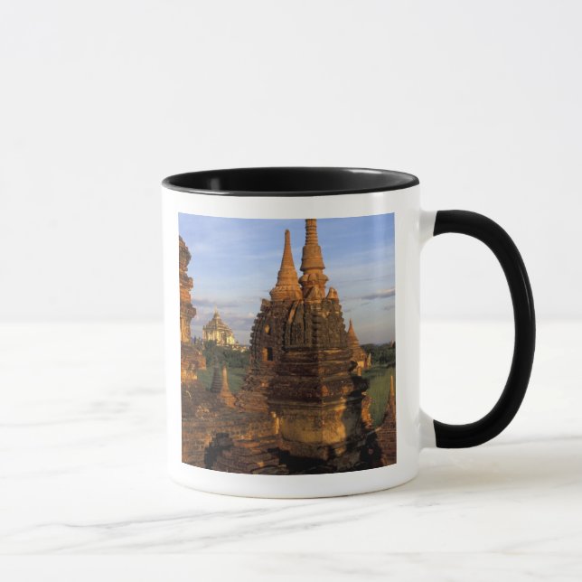 Asien, Myanmar, Bagan. Antike Tempel und Tasse (Rechts)