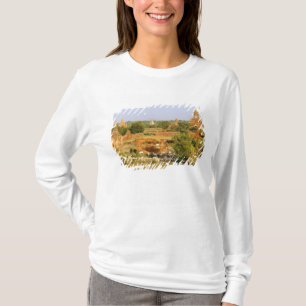 Asien, Myanmar (Birma), Bagan. Kühe passieren T-Shirt