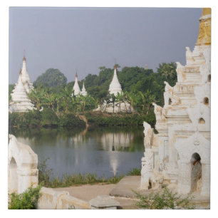 Asien, Myanmar (Birma), Mandalay. Ein Buddhist Fliese