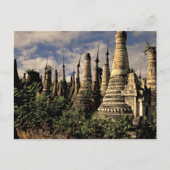 Asien, Myanmar, Inle Lake. Antike Ruinen Postkarte (Vorderseite)