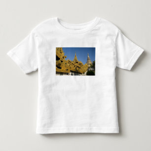 Asien, Myanmar, Yangon. Goldene Stupa von Shwedago Kleinkind T-shirt
