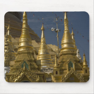 Asien, Myanmar, Yangon. Goldene Stupa von Shwedago Mousepad