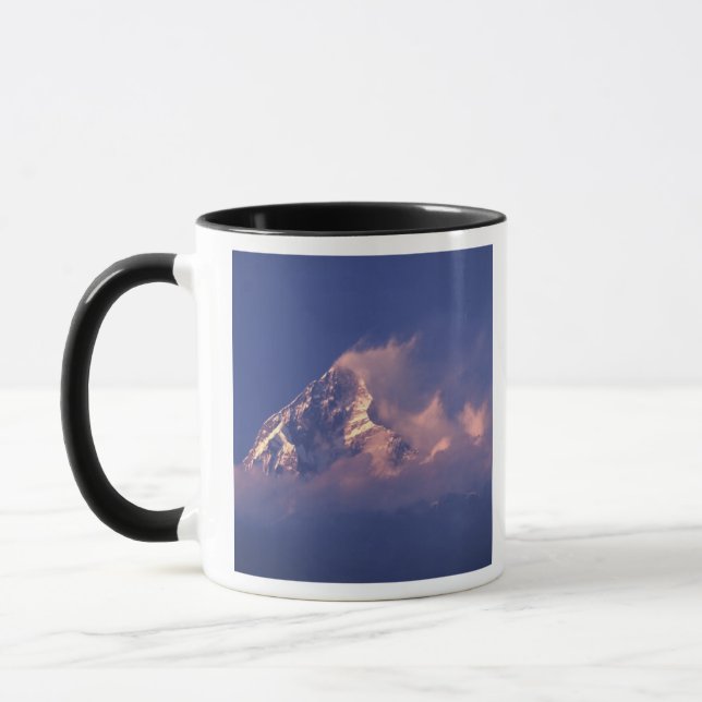 Asien, Nepal. Machhapuchhare Tasse (Links)