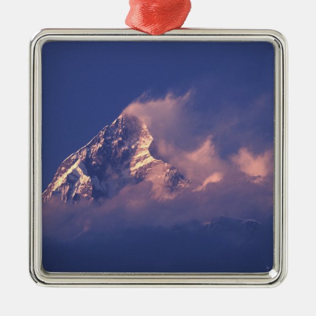 Asien, Nepal. Machhapuchhase Silbernes Ornament (Vorne)