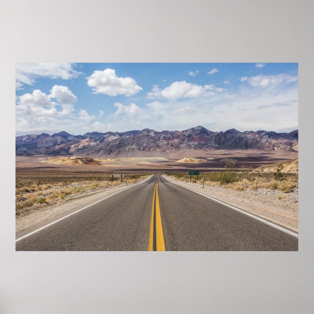 Asphalt Road at Death Valley National Park Poster (Vorne)