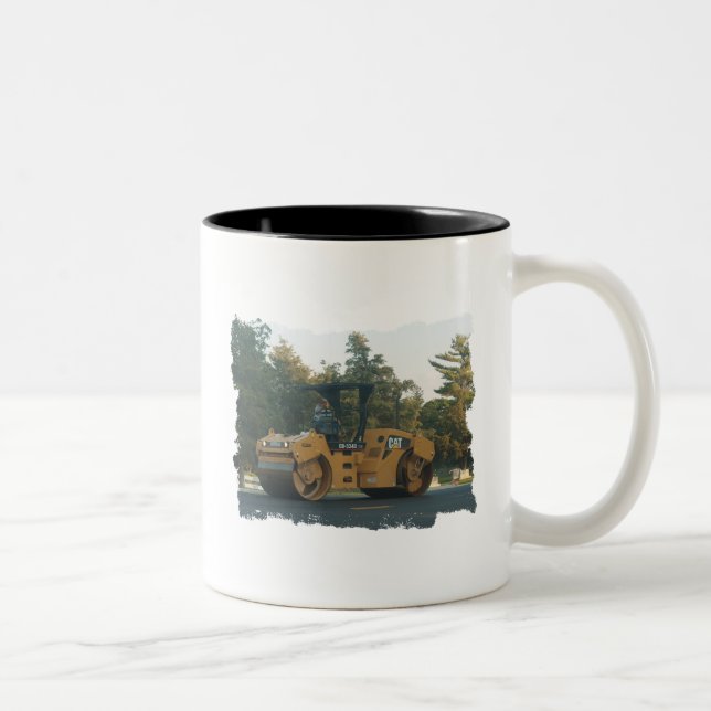 Asphalt-Rollen-Tasse Zweifarbige Tasse (Rechts)