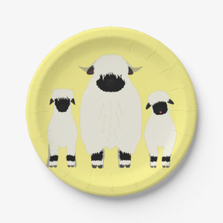Assiettes En Carton 3 Moutons Noirs Valais dans une rangée