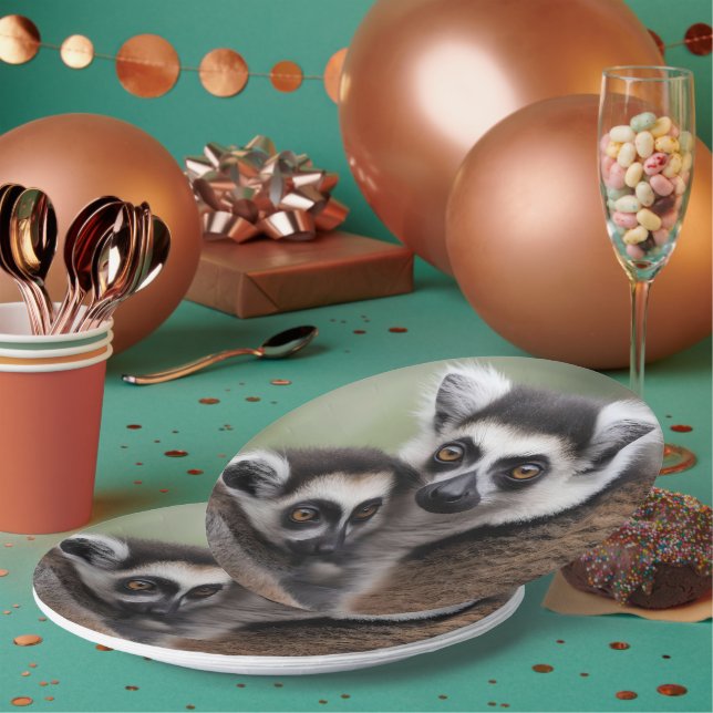 Assiettes En Carton **"Amour de la mère : Mummy and Baby Lemur Cuddlin (Multi)