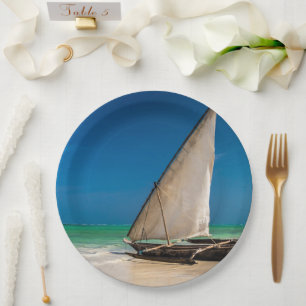 Assiettes En Carton Bateau de pêche traditionnel sur la plage