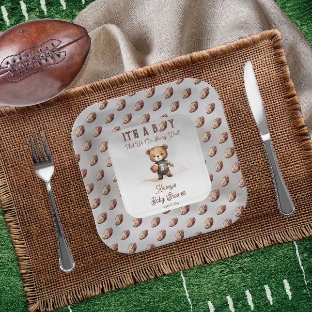 Assiettes En Carton Boy Bearly Wait Baby shower de football américain (Teddy Bear Boy American Football Baby Shower Square Paper Plate - Bearly Wait Collection)