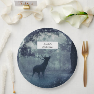 Assiettes En Carton Cerf avec Antlers dans une forêt ombragée - Annive
