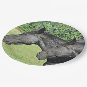 Assiettes En Carton Chevaux noirs dans un champ ensoleillé