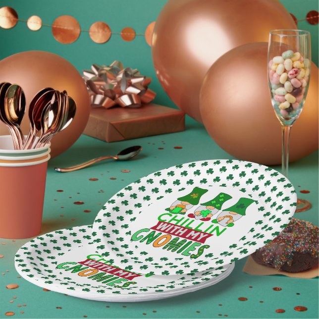 Assiettes En Carton Chillin avec mon Jour de la Saint Patrick Gnomies (Multi)