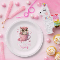 Chouette rose mignonne dans une coupe Anniversaire