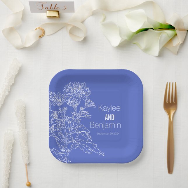 Assiettes En Carton Chrysanthème blanc sur fleurs bleues mariage (Mariage)
